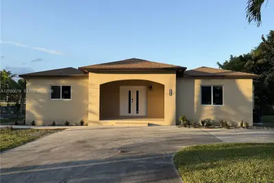 2295 NW 115th St, Miami: photo 1 of 20