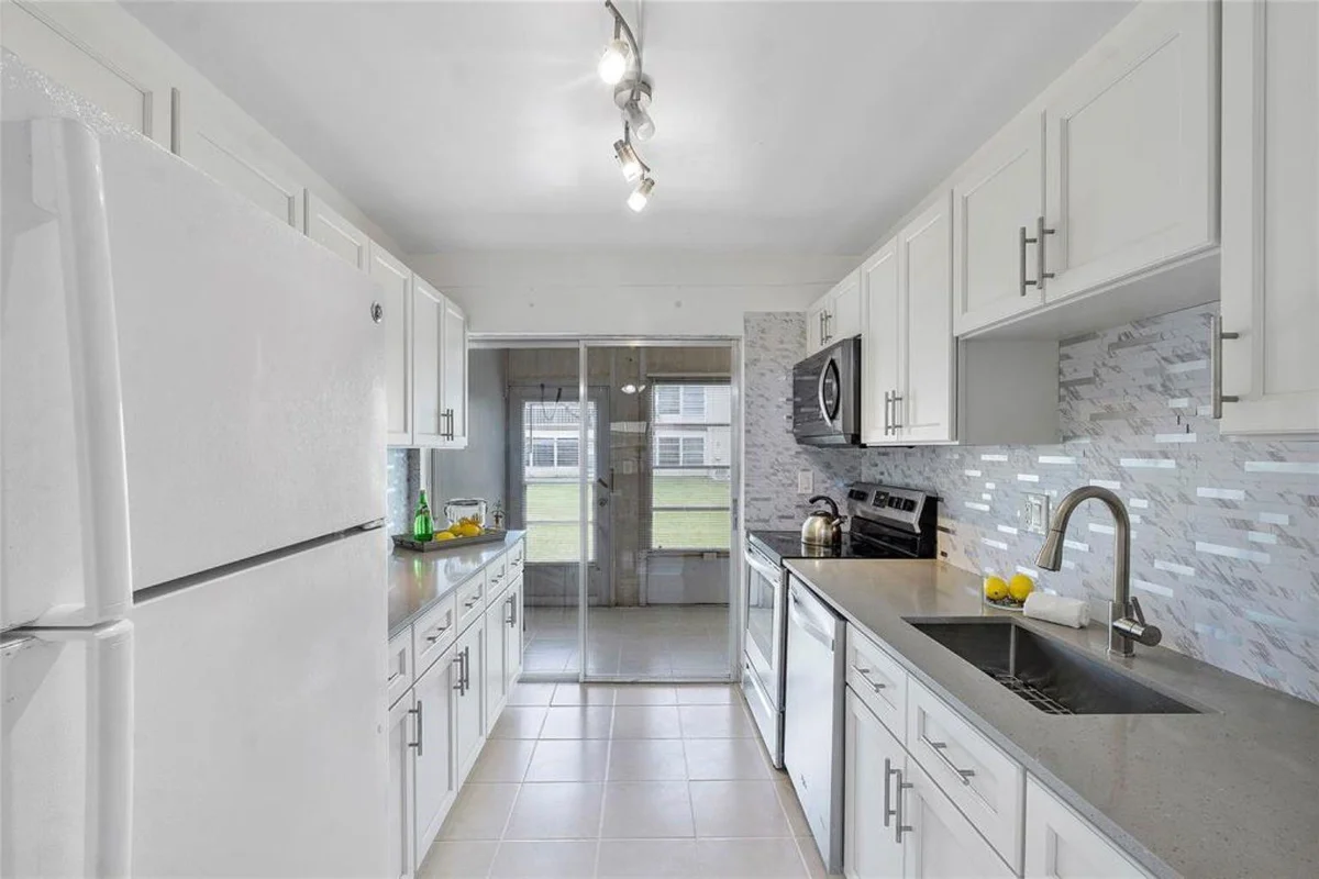 7500 NW 5th Ct #104, Margate: photo 1 of 24