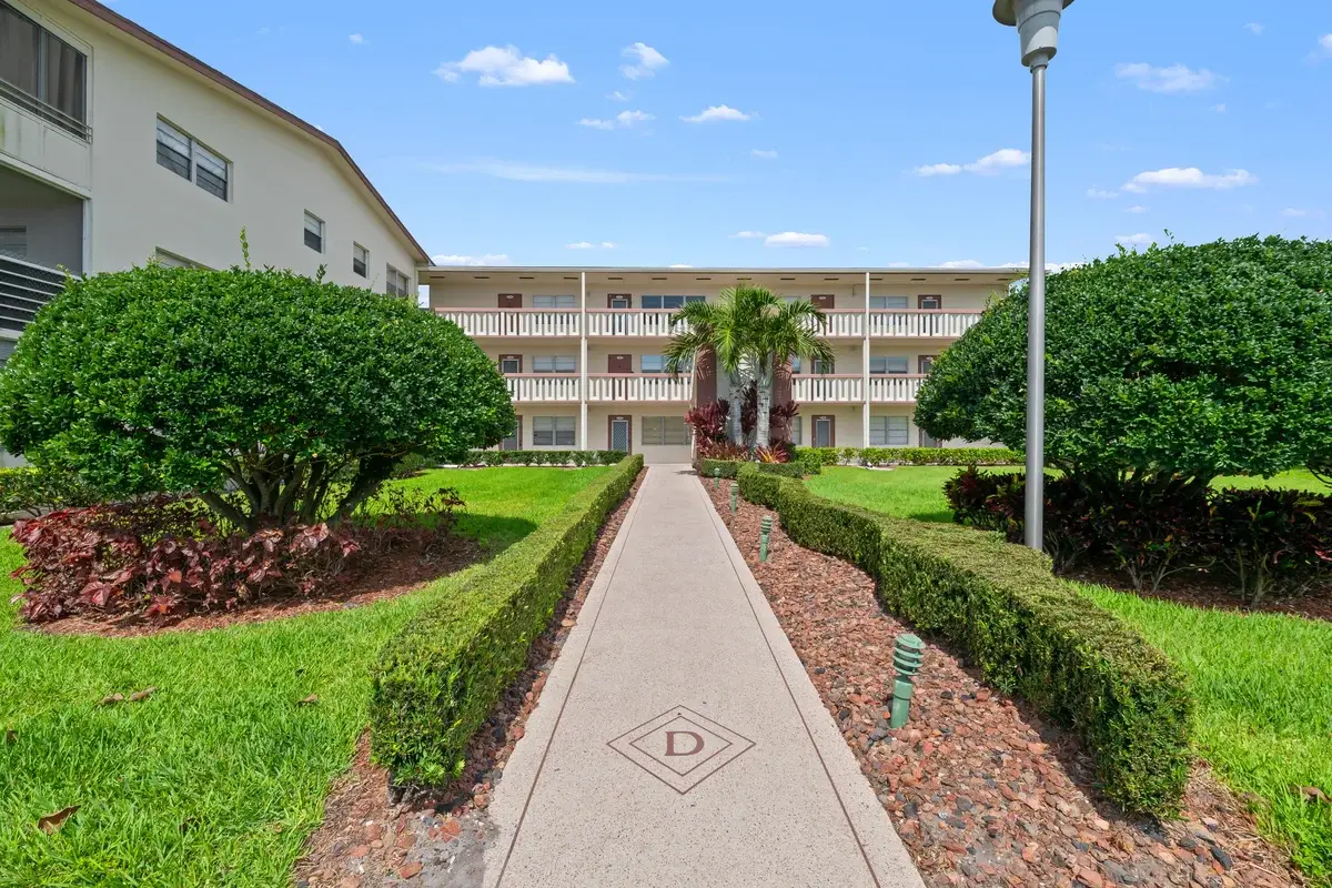 148 Preston Way, Boca Raton: photo 1 of 17