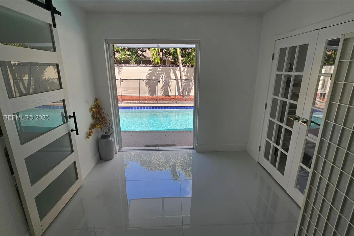 8421 NW 8th St, Pembroke Pines: photo 1 of 29