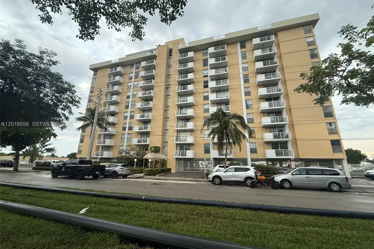 2020 NE 135th St #503, North Miami: photo 1 of 24