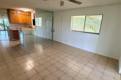 588 Trace Cir #202, Deerfield Beach: photo 1 of 21