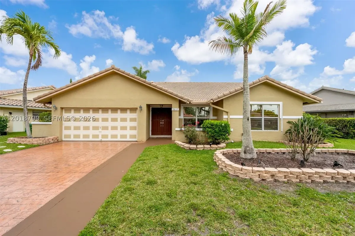 7817 Sunflower Dr, Margate: photo 1 of 33