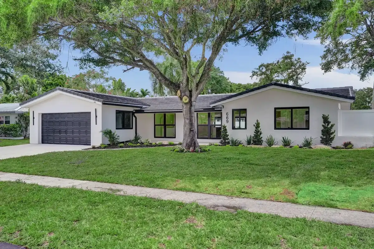 669 SW 3rd St, Boca Raton: photo 1 of 34