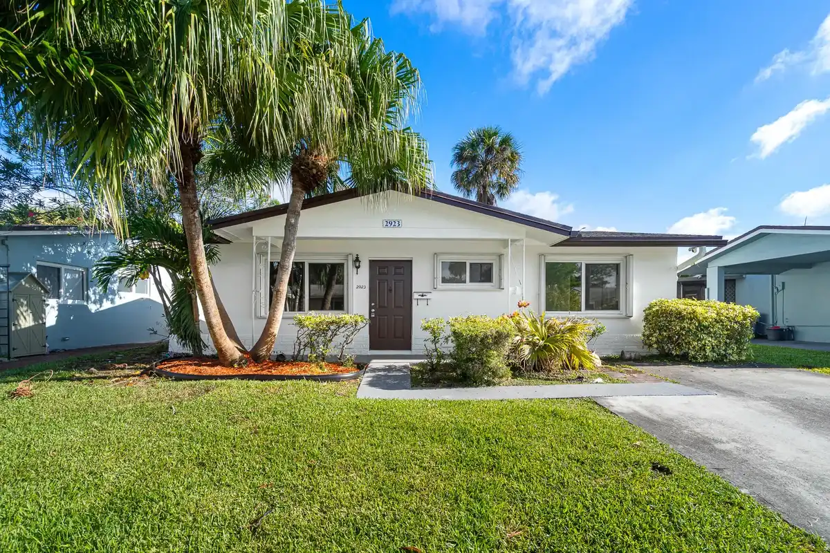2923 NW 48th St, Fort Lauderdale: photo 1 of 27