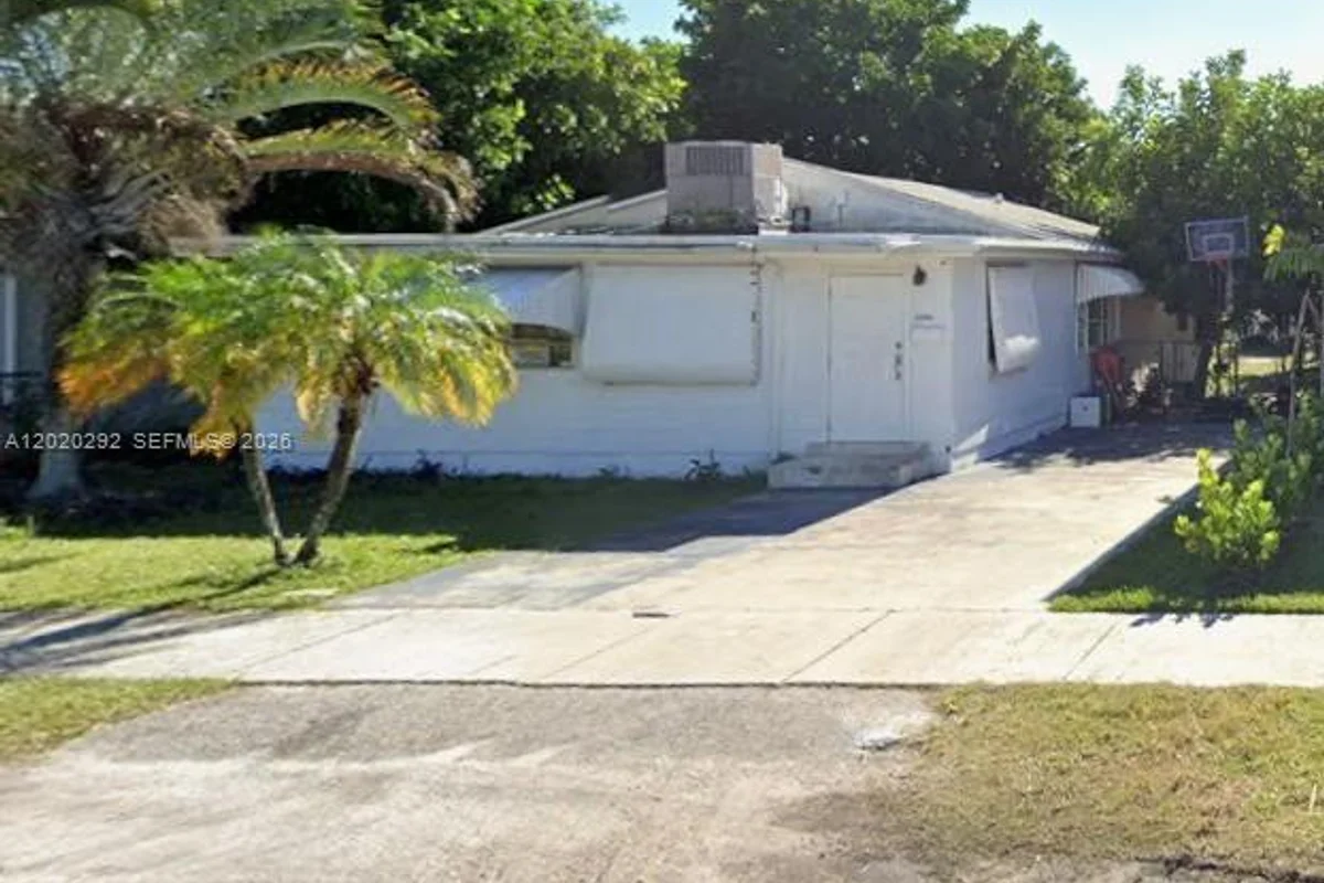 2322 Taft St, Hollywood: photo 1 of 3