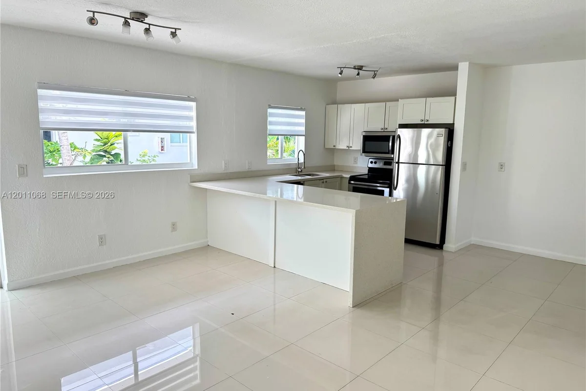 8035 Crespi Blvd #9, Miami Beach: photo 1 of 7