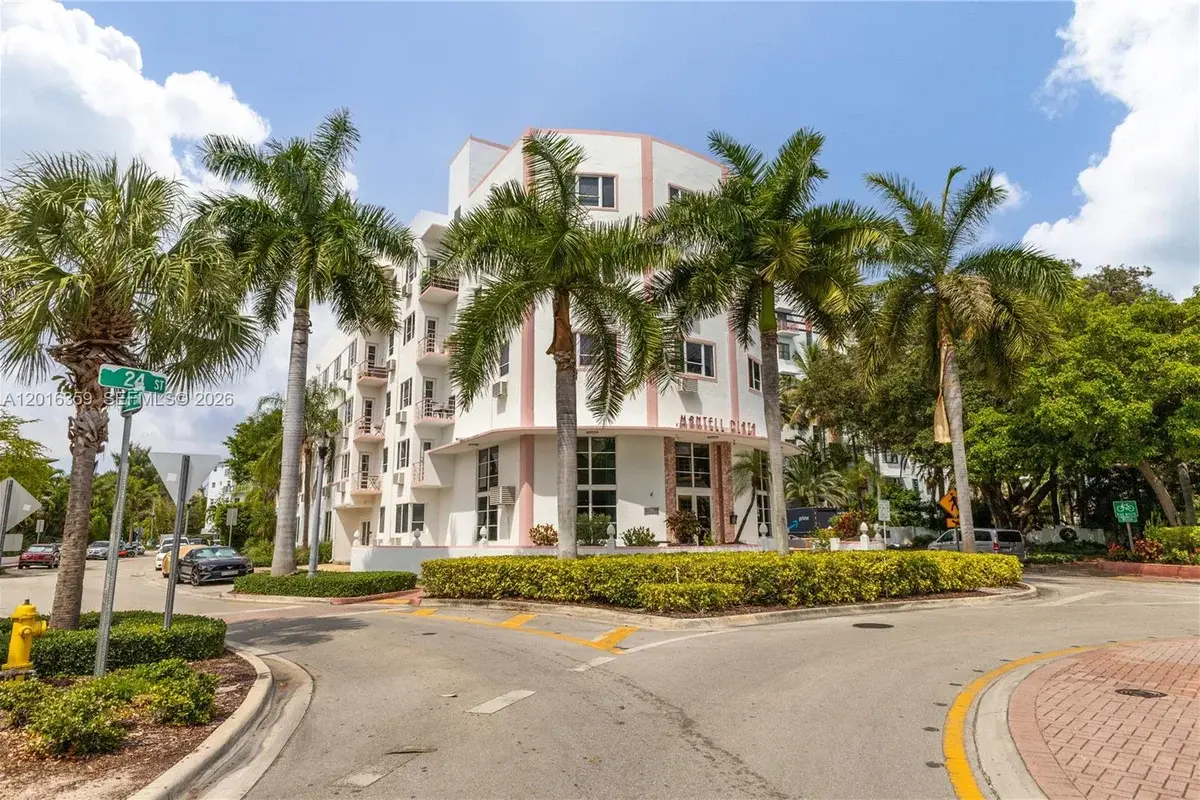 255 W 24th St #432, Miami Beach: photo 1 of 22