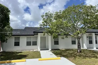 201-205 NW 30th Ave, Pompano Beach: photo 1 of 11