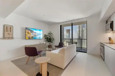 601 NE 1st Ave #2801, Miami: photo 1 of 27