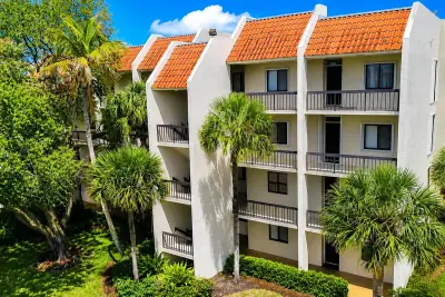 3050 Presidential Way #205, West Palm Beach: photo 1 of 21