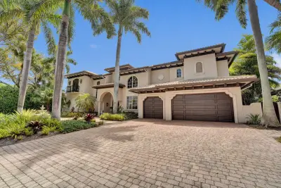 1212 E Lake Dr, Fort Lauderdale: photo 1 of 81