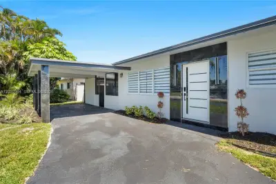 317 NW 27th St, Wilton Manors: photo 1 of 24