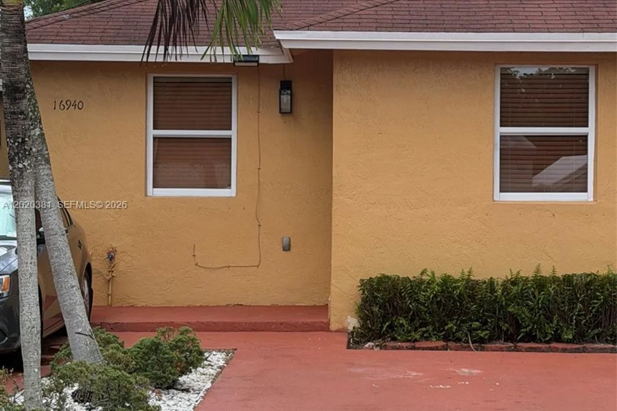 16940 SW 94th Ave, Palmetto Bay: photo 1 of 10