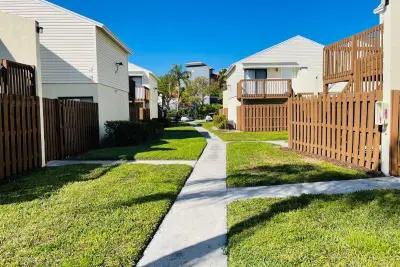 637 Executive Center Dr #N208, West Palm Beach: photo 1 of 15