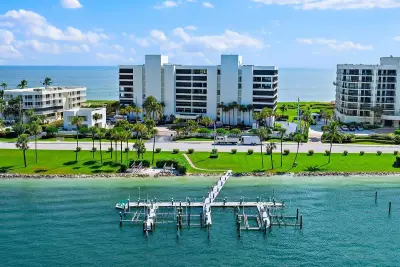 19900 Beach Rd #201, Jupiter: photo 1 of 29
