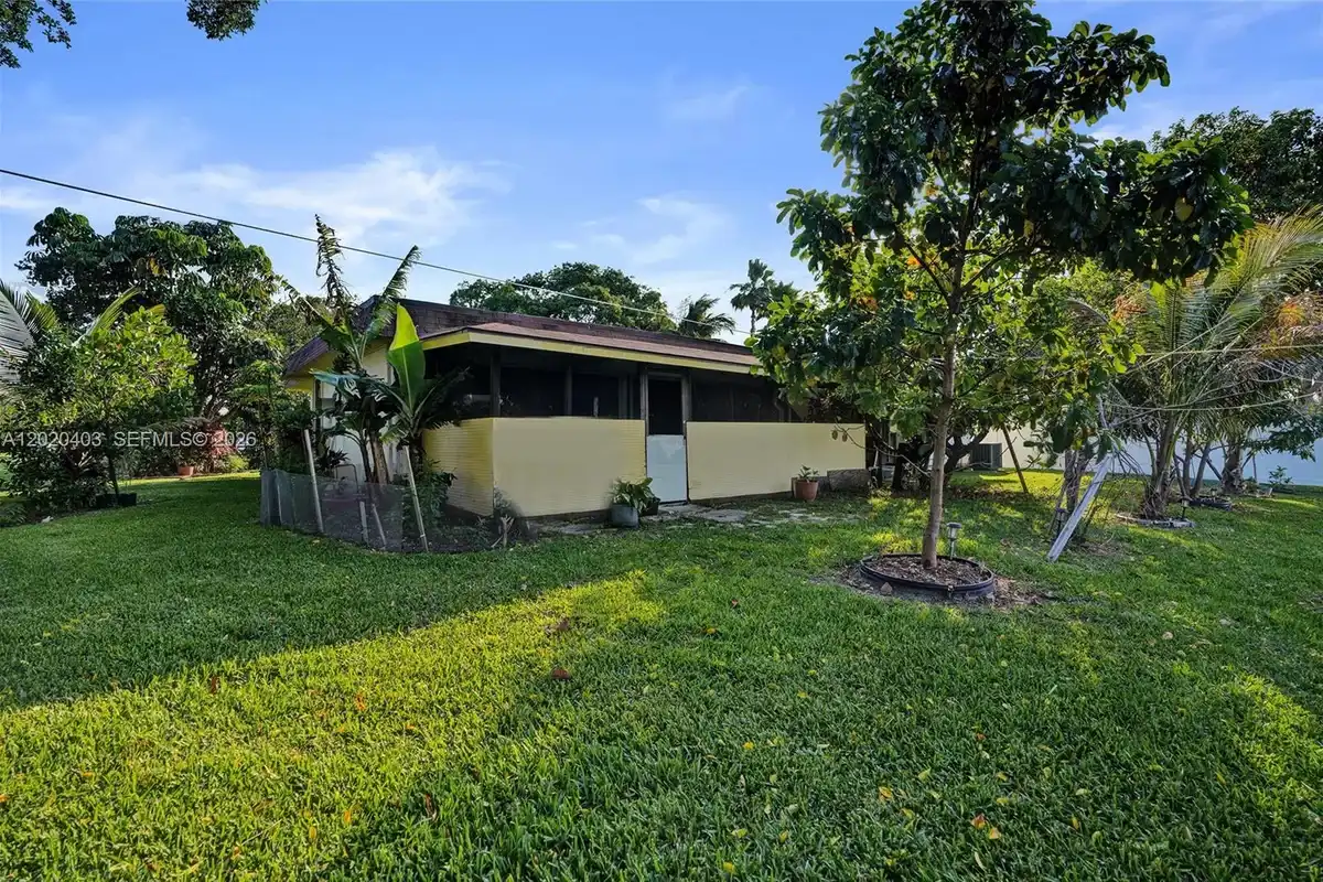 6408 NW 72nd Ave, Tamarac: photo 1 of 63