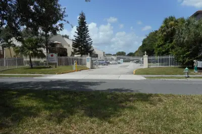 639 Executive Center Dr #O-208, West Palm Beach: photo 1 of 12