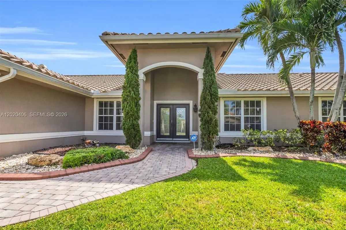 321 NW 193rd Ave, Pembroke Pines: photo 1 of 54