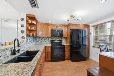 3005 Portofino Isle #M2, Coconut Creek: photo 1 of 37