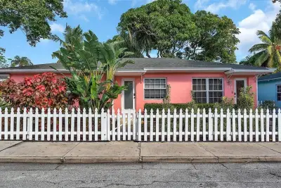 802 N J St, Lake Worth Beach: photo 1 of 24