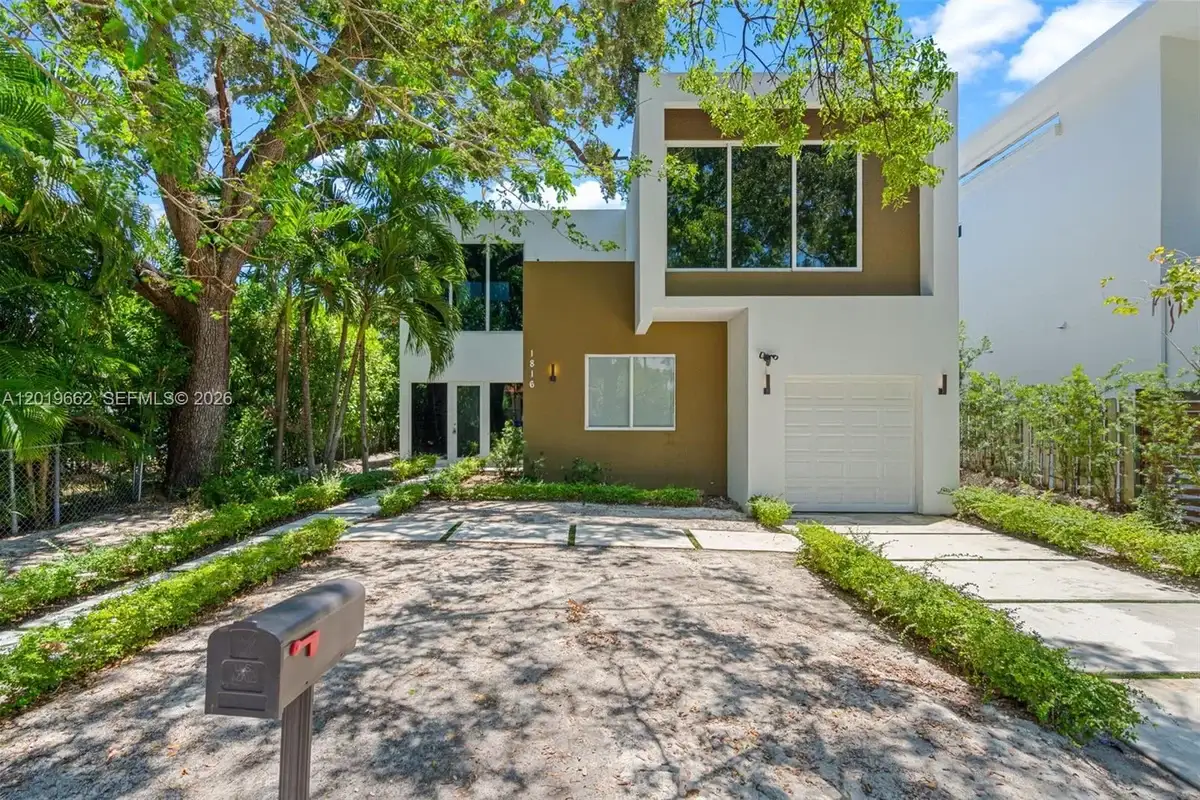 1816 SW 23rd St, Miami: photo 1 of 84