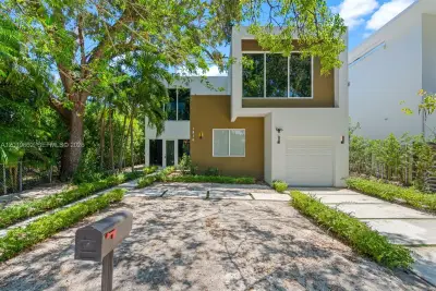 1816 SW 23rd St, Miami: photo 1 of 84