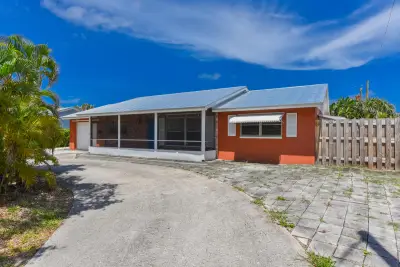 928 Prosperity Farms Rd, North Palm Beach: photo 1 of 24