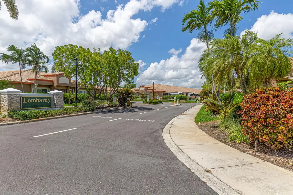 10168 Lombardy Dr, Tamarac: photo 1 of 36