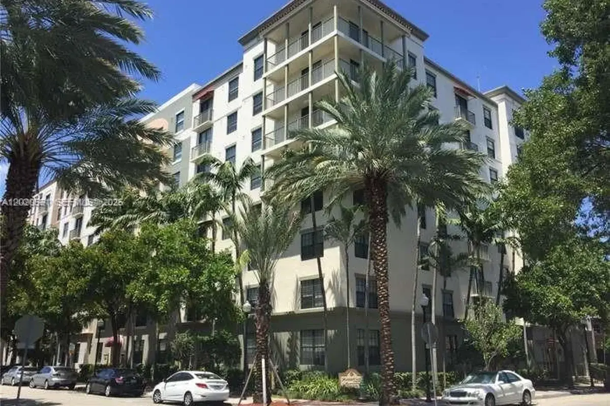 1919 Van Buren #619A, Hollywood: photo 1 of 18