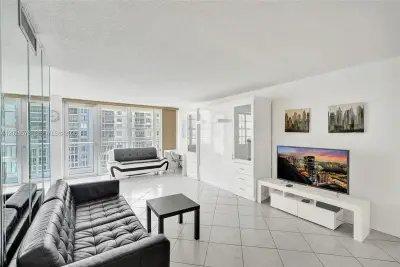 231 174th St #1611, Sunny Isles Beach: photo 1 of 36