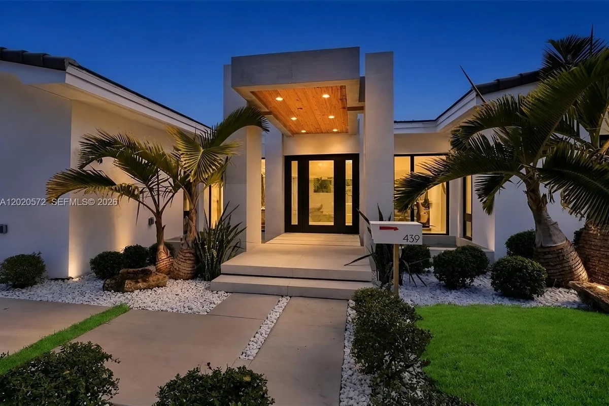 439 Hardee Rd, Coral Gables: photo 1 of 35
