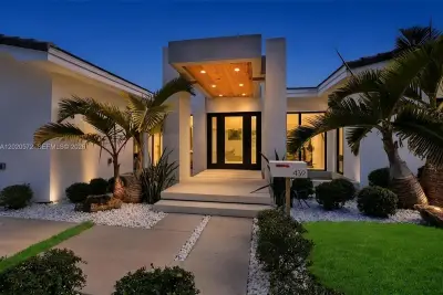 439 Hardee Rd, Coral Gables: photo 1 of 35
