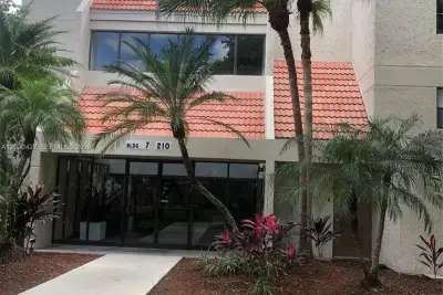210 Lakeview Dr #207, Weston: photo 1 of 12