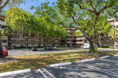901 Colony Point Cir #521, Pembroke Pines: photo 1 of 31