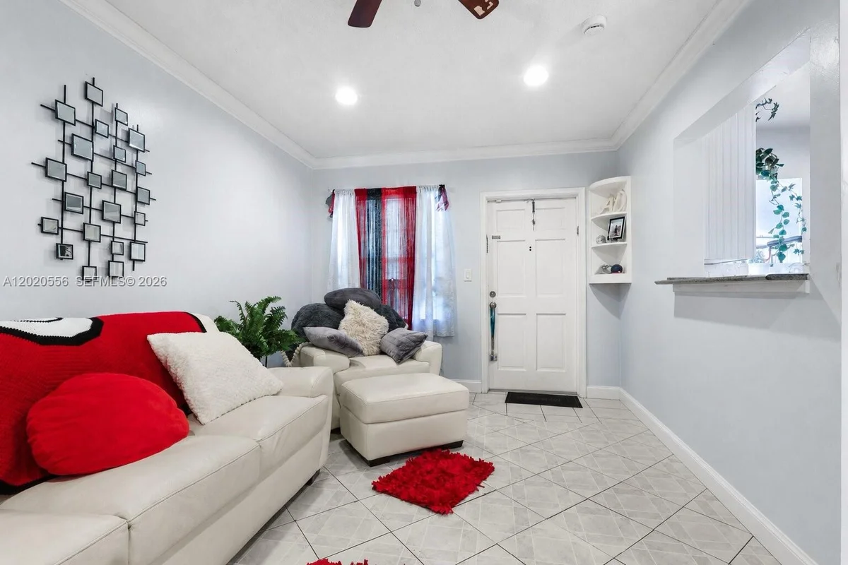 2219 Polk St #5A, Hollywood: photo 1 of 13