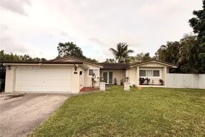 661 SW 67th Ave, Pembroke Pines: photo 1 of 28