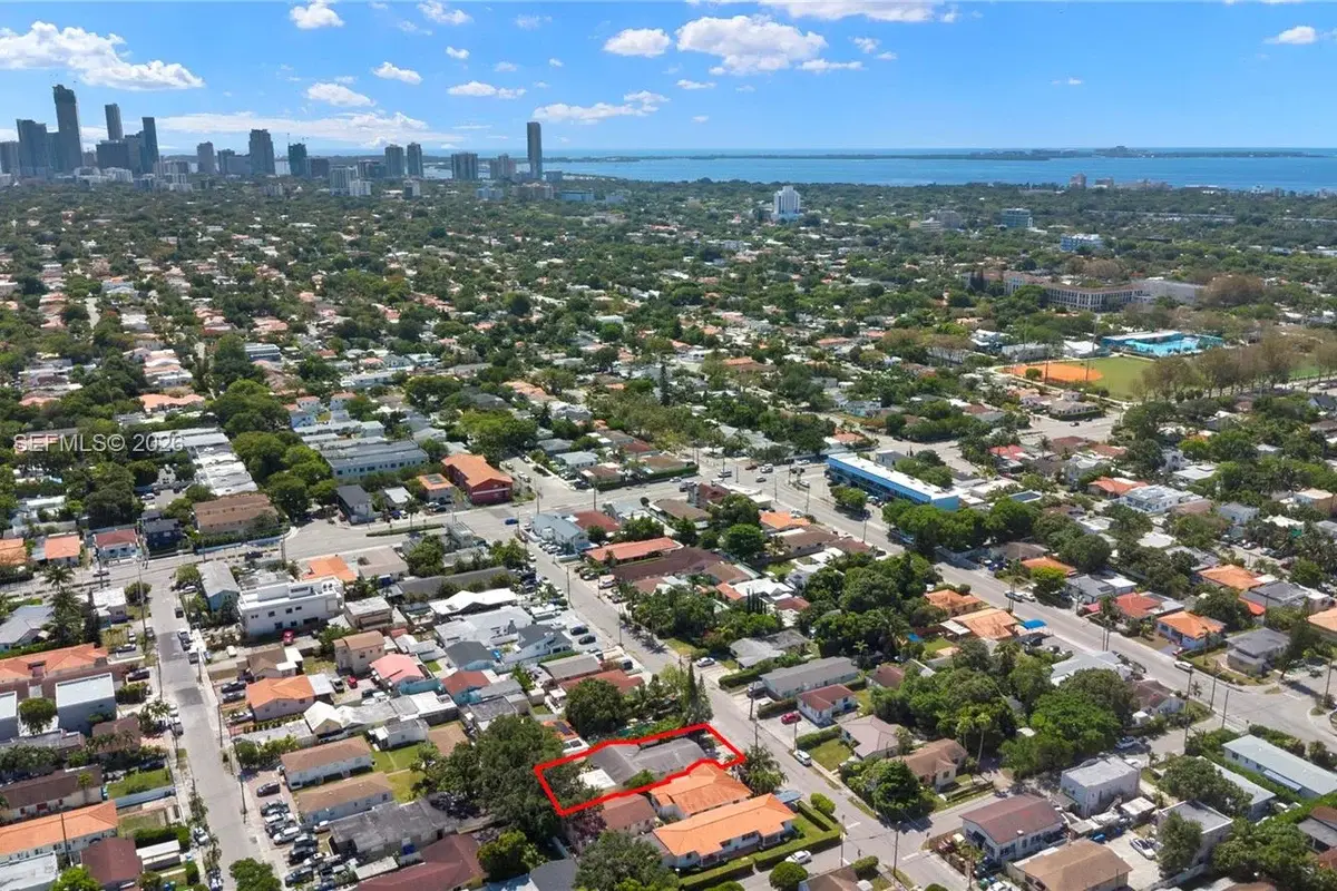 2275 SW 15th St, Miami: photo 1 of 19