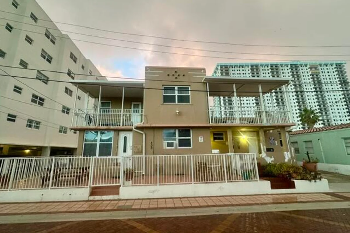 300 Georgia St #1-5, Hollywood: photo 1 of 58
