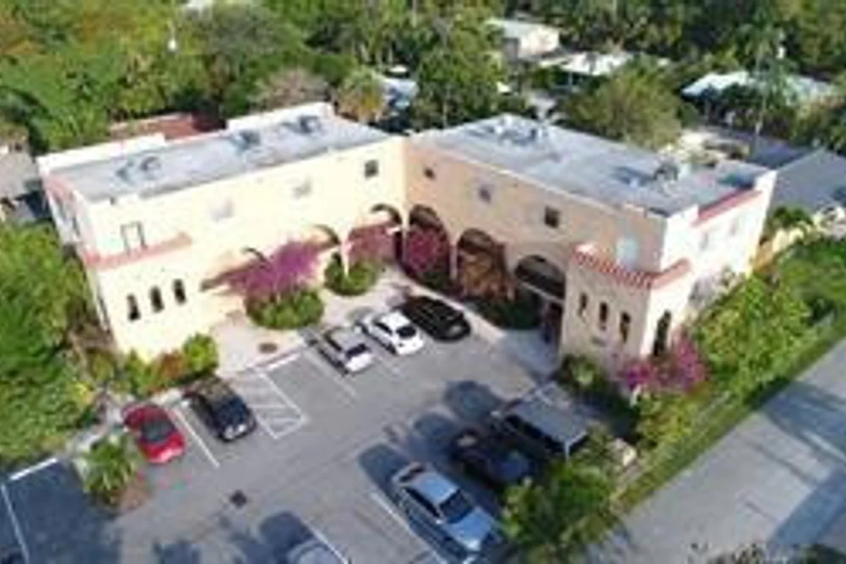 905 NE 28th St, Wilton Manors: photo 1 of 7