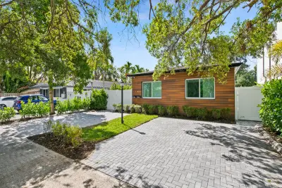 1508 NE 6th St, Fort Lauderdale: photo 1 of 40