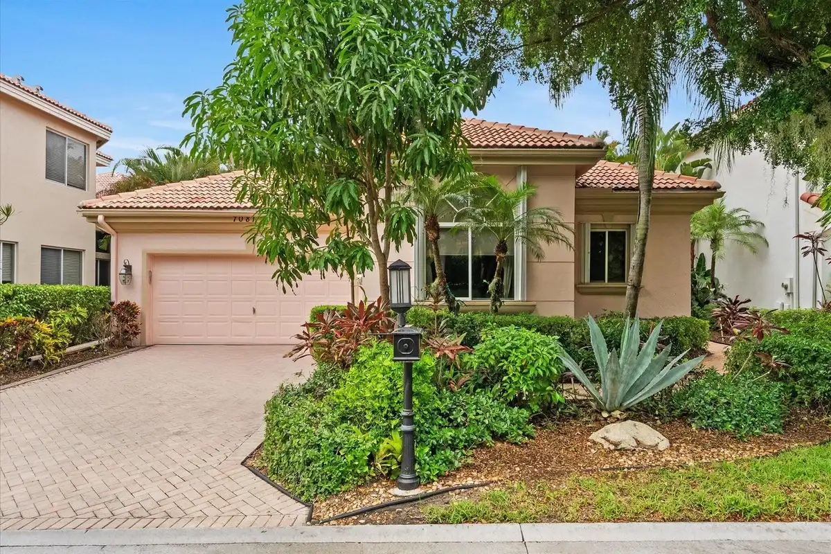 7081 Mallorca Crescent, Boca Raton: photo 1 of 26