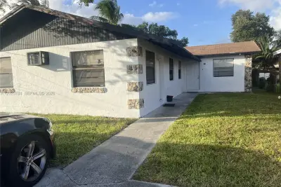 4809 SW 25th St, West Park: photo 1 of 6