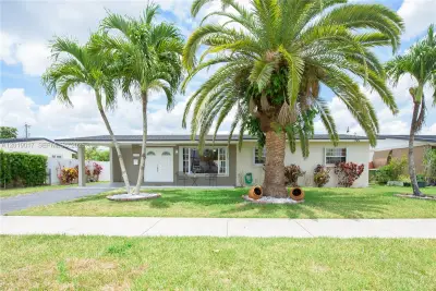 731 NW 17th St, Homestead: photo 1 of 29