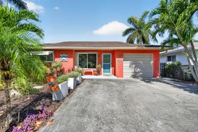 1525 N M St, Lake Worth Beach: photo 1 of 34