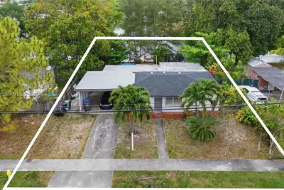4621 SW 31st Dr, West Park: photo 1 of 21