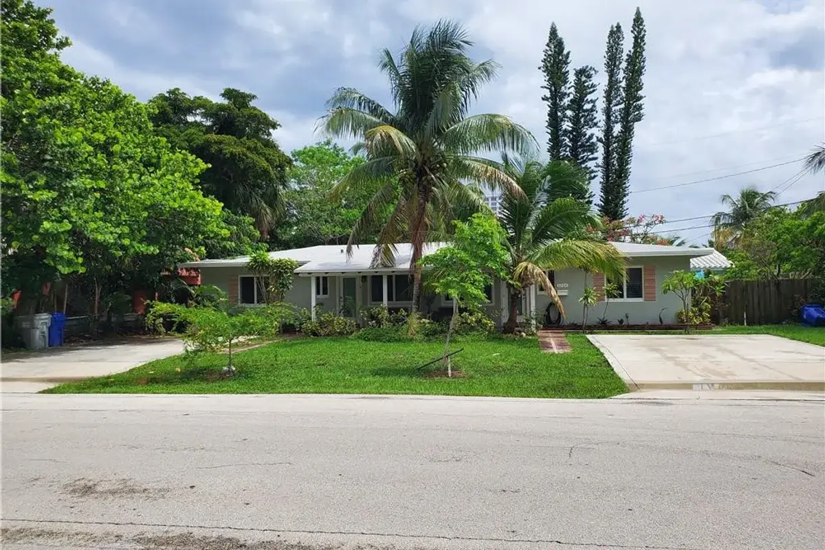 3204 NE 6th St, Pompano Beach: photo 1 of 40