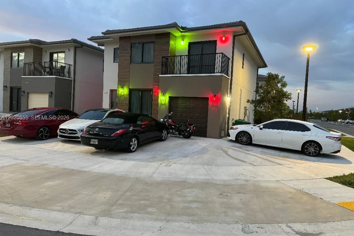 1152 NW 2nd St, Florida City: photo 1 of 6