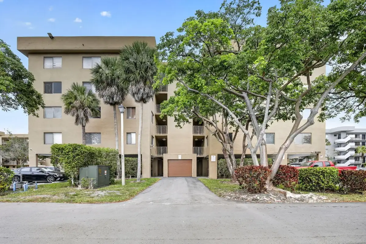 8030 Hampton Blvd #414, North Lauderdale: photo 1 of 39