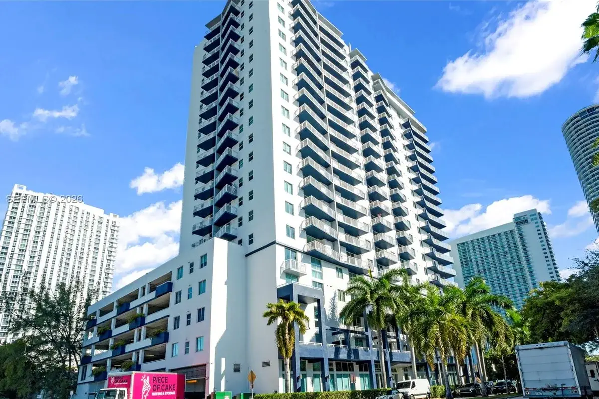 275 NE 18th St #1606, Miami: photo 1 of 18